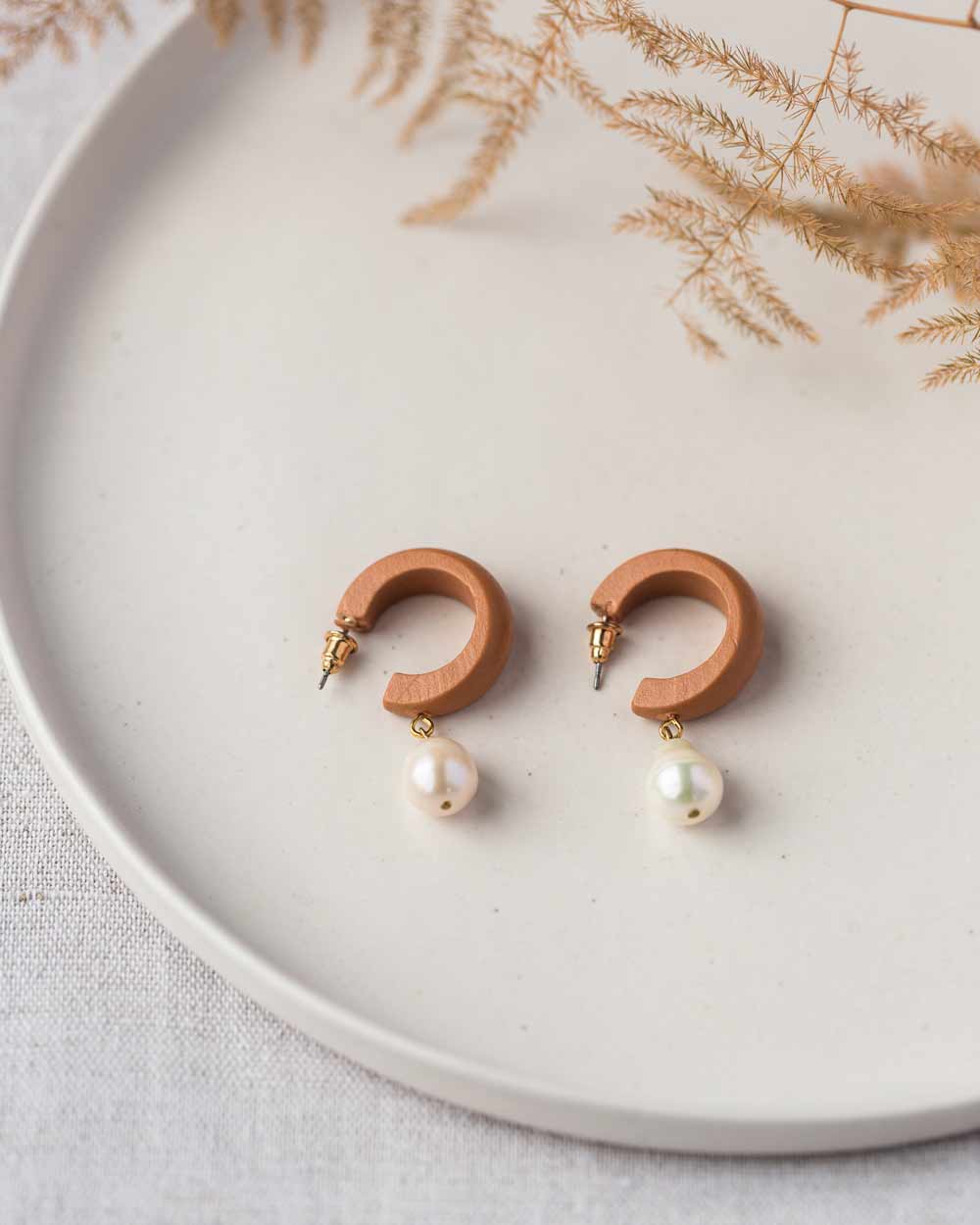 Wooden Freshwater Pearl Drop Earring - Naledi Jewellery